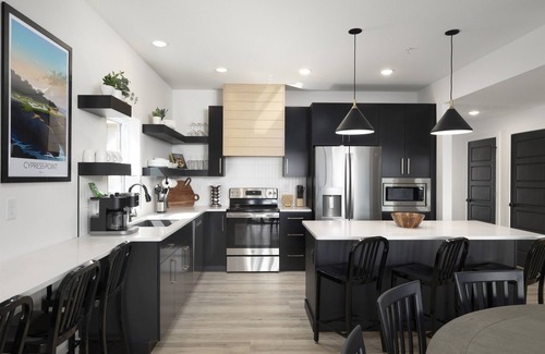 Hollister Casa | Two homes (sleeping 50) golf simulator, outdoor sauna, hot tub & fire table