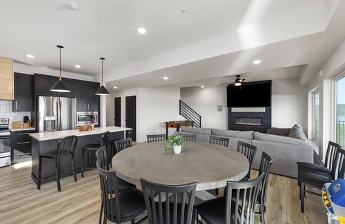 Hollister Casa | Two homes (sleeping 51) golf simulator, outdoor sauna, hot tub & fire table