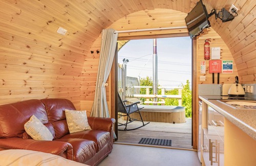 Oakenholt Cabaña | TWOTS, romántico, carácter casa de vacaciones en Flint, Ref 951605