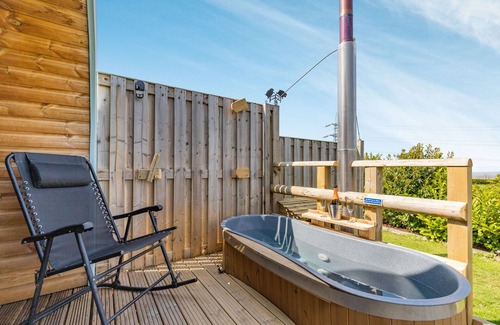 Oakenholt Cabaña | TWOTS, romántico, carácter casa de vacaciones en Flint, Ref 951605