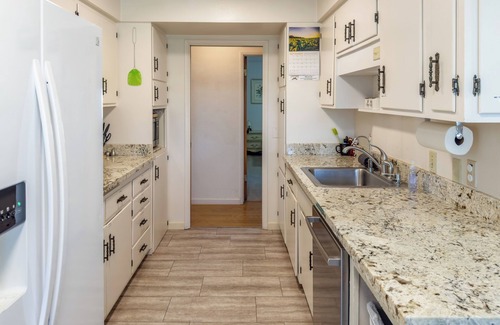 Mariposa Casa | Two Houses on 100 acres-Pool-2 Hot Tubs-45 Min to Yosemite Nat. Park