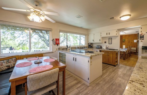 Mariposa Casa | Two Houses on 100 acres-Pool-2 Hot Tubs-45 Min to Yosemite Nat. Park