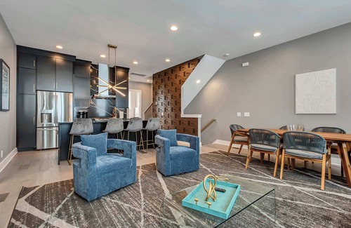 South Nashville Casa | *Two Huge Brand New Homes*Downtown View*21+ BEDS*