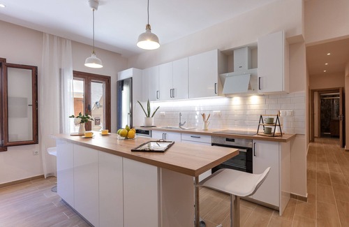 Old Town Rethymnon Casa | Two independent apartments in one, a beautiful terrace with Jacuzzi and bbq!