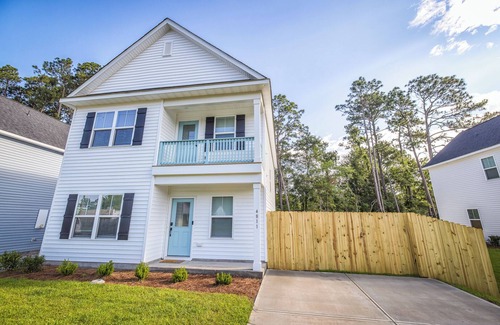 Kings Grant Casa | Two King beds, Game Room, Screen Room, Fully Fenced in Yard Beautiful Home!