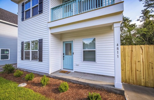 Kings Grant Casa | Two King beds, Game Room, Screen Room, Fully Fenced in Yard Beautiful Home!
