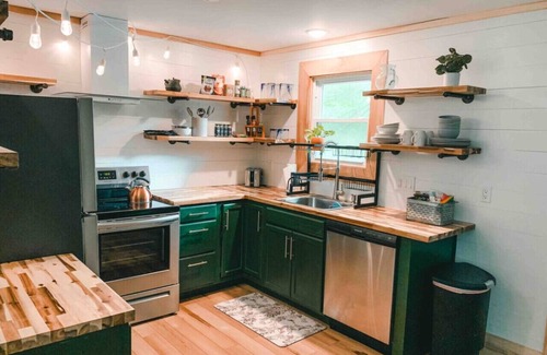 Martinsville Cabina | Two lakefront cabins next door
