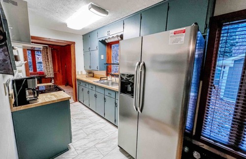 Martinsville Cabina | Two lakefront cabins next door