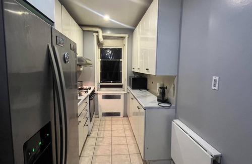 Queens Condominio | Two Large Cozy Bedroom Condominium that is 20 mins train ride to Manhattan
