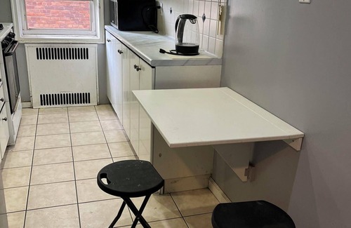 Queens Condominio | Two Large Cozy Bedroom Condominium that is 20 mins train ride to Manhattan