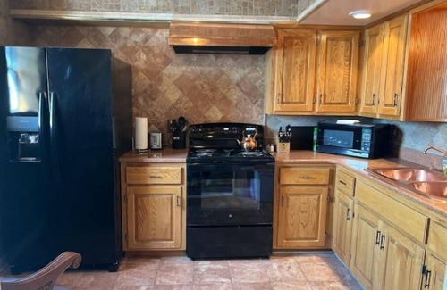 Luray Casa | Two master suites in historic downtown
