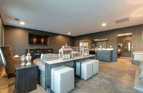 Berry Hill Casa | Two New Luxury Homes! Hot Tub + Game Room!
