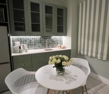 Rondebosch Casa | Two on Milner - ARUM COTTAGE - Stylish open-plan Guesthouse in Rondebosch