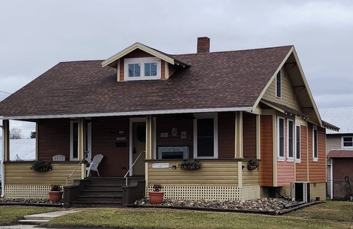 Petersburg Casa | 2 Bedrooms King & Queen main floor.. add Loft 2 twin beds seperate rooms fee