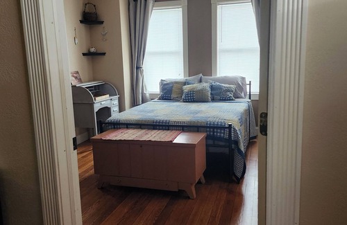 Petersburg Casa | 2 Bedrooms King & Queen main floor.. add Loft 2 twin beds seperate rooms fee