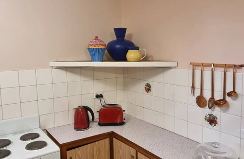Tullamarine Casa | Two Pines, house near airport and shopping!