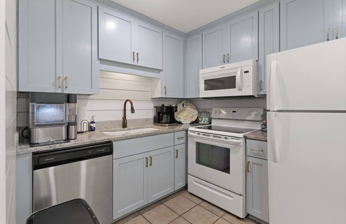 Demere Park Condominio | Two Pools-Corner Unit-Newly Renovated in Ocean Walk