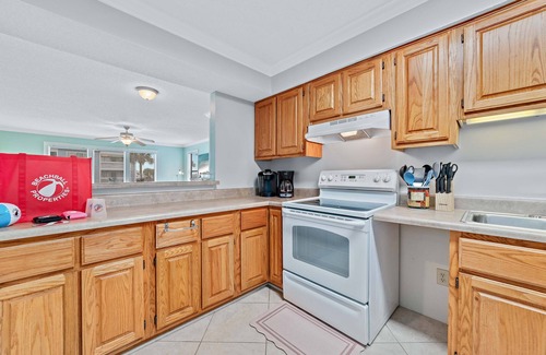 Gulf Shores Condominio | TWO POOLS, FISHING PIER, PRIVATE BEACH ACCESS, COZY ACCOMMODATIONS