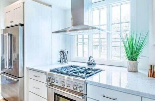Hillsboro West End Casa | Two Premium Houses! 24 Beds! Prime Location! Game