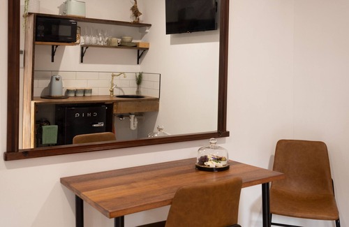 Burnie Apartamento | Two purpose built B and B units with queen size beds.