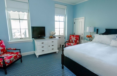 Cape May Hotel | Historic Renovated Accommodation near Cape May Lighthouse – 15 Min Drive