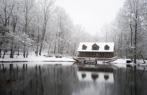 Rabun Gap Casa | Two Queen Beds with Queen Sleeper Sofa, One Bathroom overlooking Lake