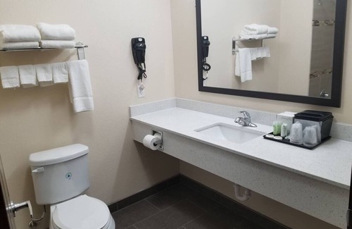 Bay City Hotel | Two Queen Non-Smoking Room, Scottish Inns and Suites Bay City TX, Free Parking