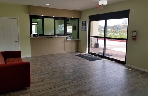 Bay City Hotel | Two Queen Non-Smoking Room, Scottish Inns and Suites Bay City TX, Free Parking