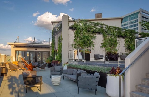 Logan Square Casa | Two Relaxing Suite w/Kitchen | Perfect for Family Stays – Pet Friendly