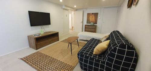 Lantinen District Apartamento | Two room 54m2 apt, WiFi, free parking, terrace, near central park