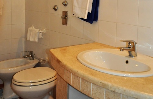 Castelluzzo Villa | Apartamento de dos habitaciones rodeado de vegetación, vista al mar, wi-fi gratuito.