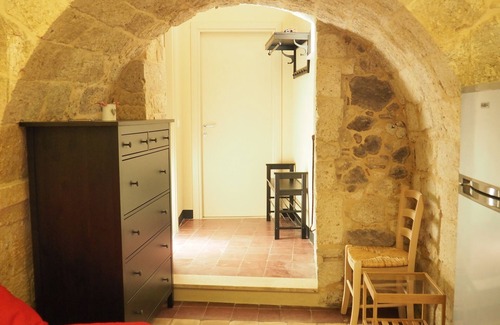 Cuglieri Apartamento | Apartamento de dos habitaciones en una casa de 700 a pocos km del mar, conveniente para todos los servicios