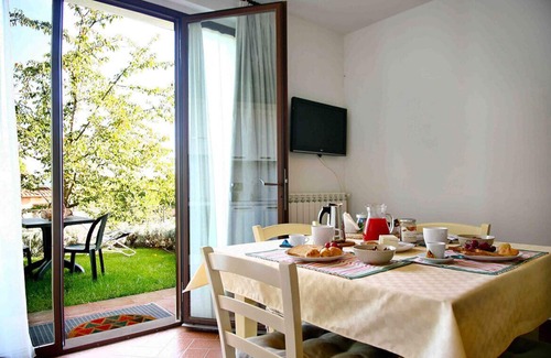 San Donato in Poggio Condominio | APARTAMENTO DE DOS HABITACIONES CON PISCINA Y JARDÍN PRIVADO: La Compagnia del Chianti