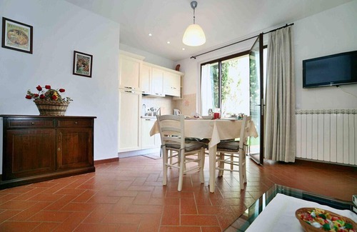 San Donato in Poggio Condominio | APARTAMENTO DE DOS HABITACIONES CON PISCINA Y JARDÍN PRIVADO: La Compagnia del Chianti