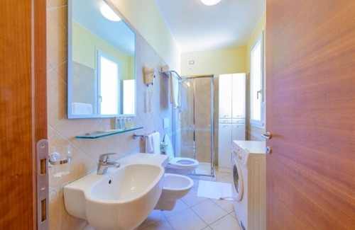 Viserbella Apartamento | SUITE DE DOS HABITACIONES N. 5, A 20 METROS DEL MAR, AMUEBLADO CON APARCAMIENTO PRIVADO.