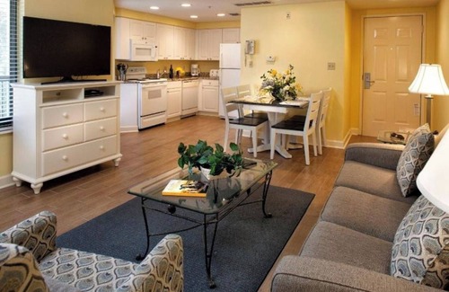 Hilton Head Complejo | Two Rooms: 2BR Vacation Retreat w/ Resort-Style Amenities, Dining and Activities