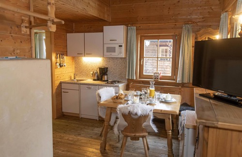 Niederau Casa | Two rustic chalets for small travel groups