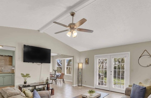 Lynn Haven Casa | Two Spaces in One Main House and Guest House 25 Min to PCB