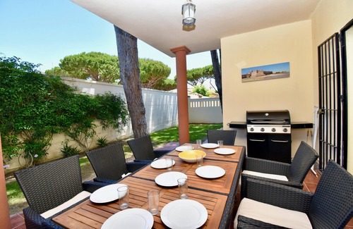 Los Gallos-Cerromolino Villa | Villa de dos plantas perfecta para familias cerca de todo