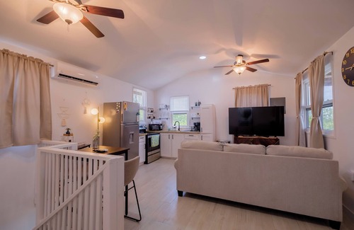 Caye Caulker Apartamento | Two story house with king size bed in beautiful Caye Caulker