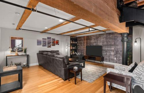 Wholesale District Apartamento | Two Story Penthouse - Walk to the Convention Ctr