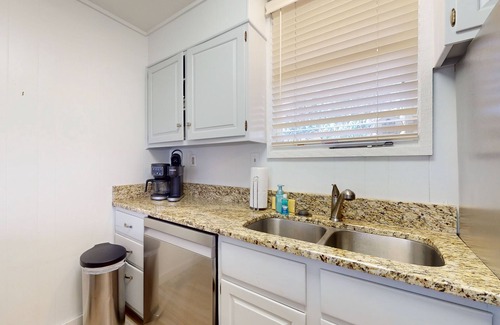 Sapphire Condominio | Two-story resort condo, pools, tennis, golf & lake access. Dog friendly