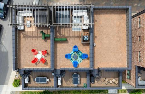Hadley - Washington Casa | Two Townhomes - Hot Tubs and Rooftop Balconies