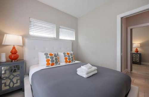 Hadley - Washington Casa | Two Townhomes - Hot Tubs and Rooftop Balconies