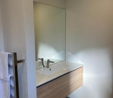 Christchurch City Centre Apartamento | Two Units - 4 Bedrooms - 4 Bathrooms