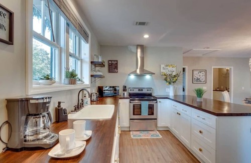 Thunderbolt Casa | Two Units w/ Pool & Gazebo-Swanky Savannah Style
