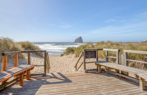 Pacific City Casa | Two Views Vacation Home