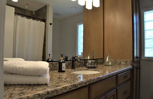 Los Fresnos Casa | Two Waterfront Homes in One!