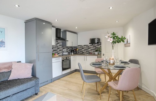 Rhosneigr Cabaña | TWYNI CANOL, pet friendly, country holiday cottage in Rhosneigr