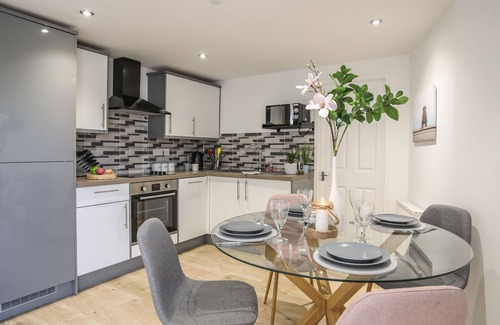 Rhosneigr Cabaña | TWYNI CANOL, pet friendly, country holiday cottage in Rhosneigr
